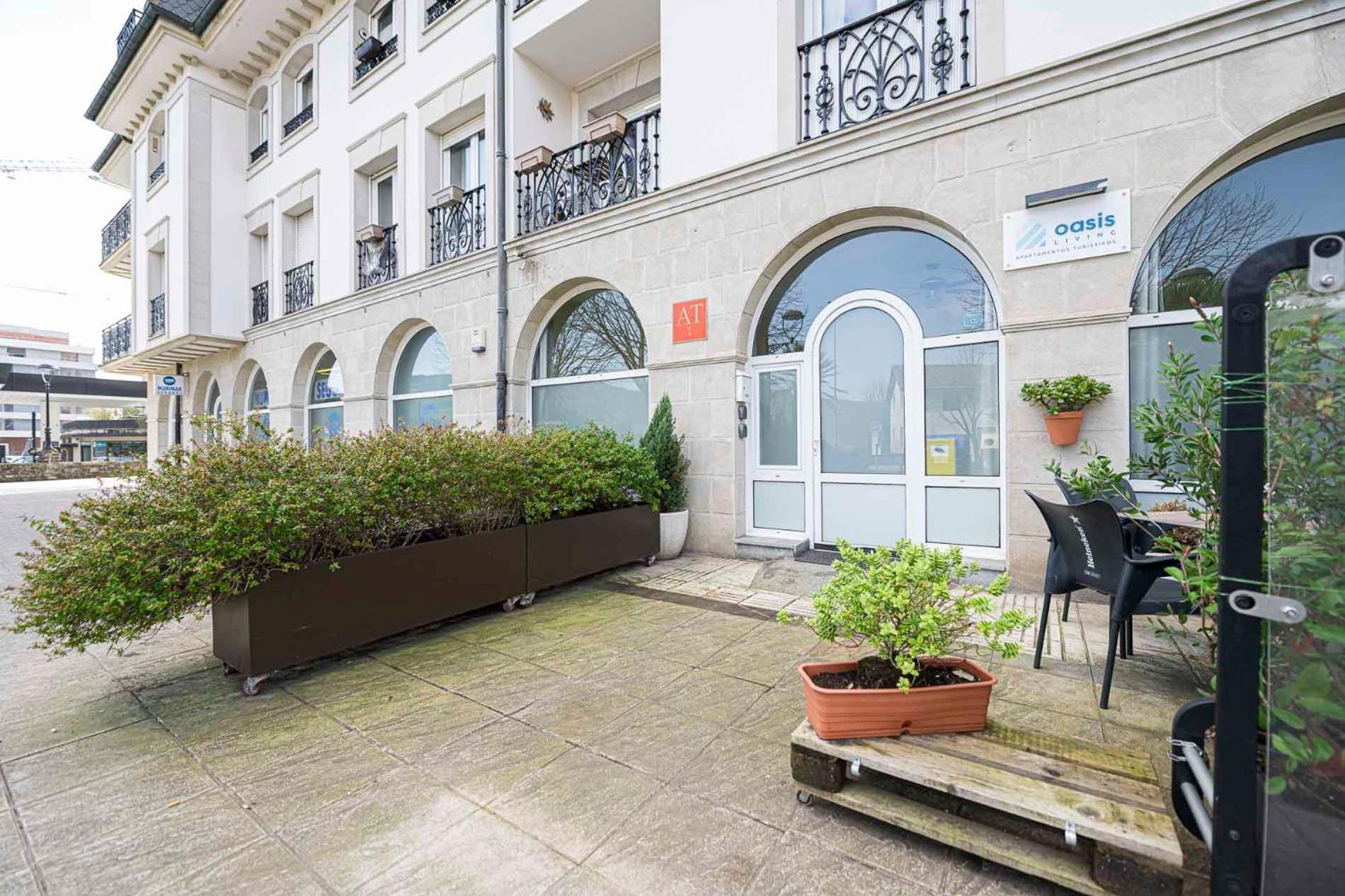 Familiar Exterior En La Costa De - Oasis Palm Zarautz